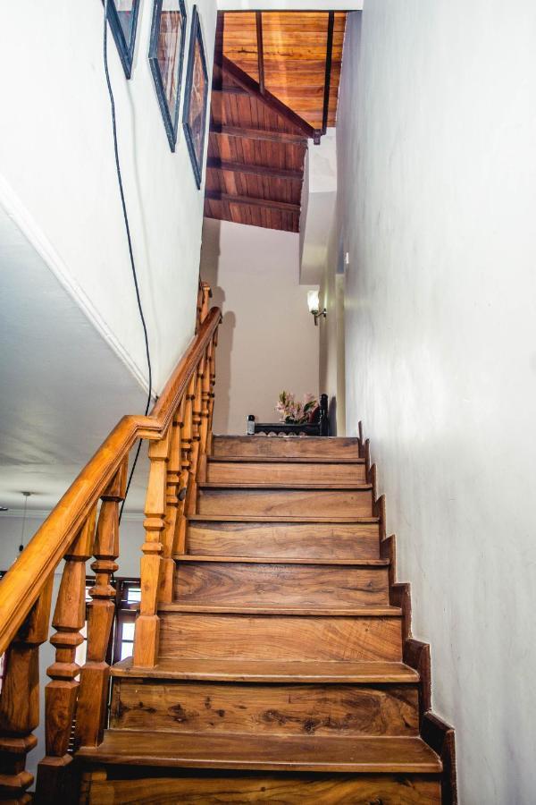 4Ty Two Homestay 高尔 外观 照片
